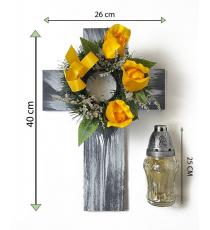 Kříž se svíčkou a umělou květinou ve žluté barvě