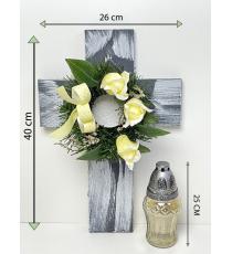 Kříž se svíčkou a umělou květinou v krémové barvě